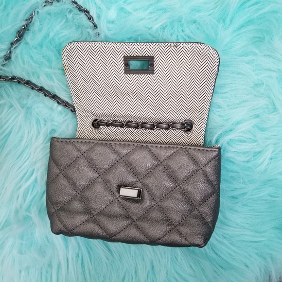 Steve Madden Purse Filled with Goodies gray chain - Picture 5 of 11